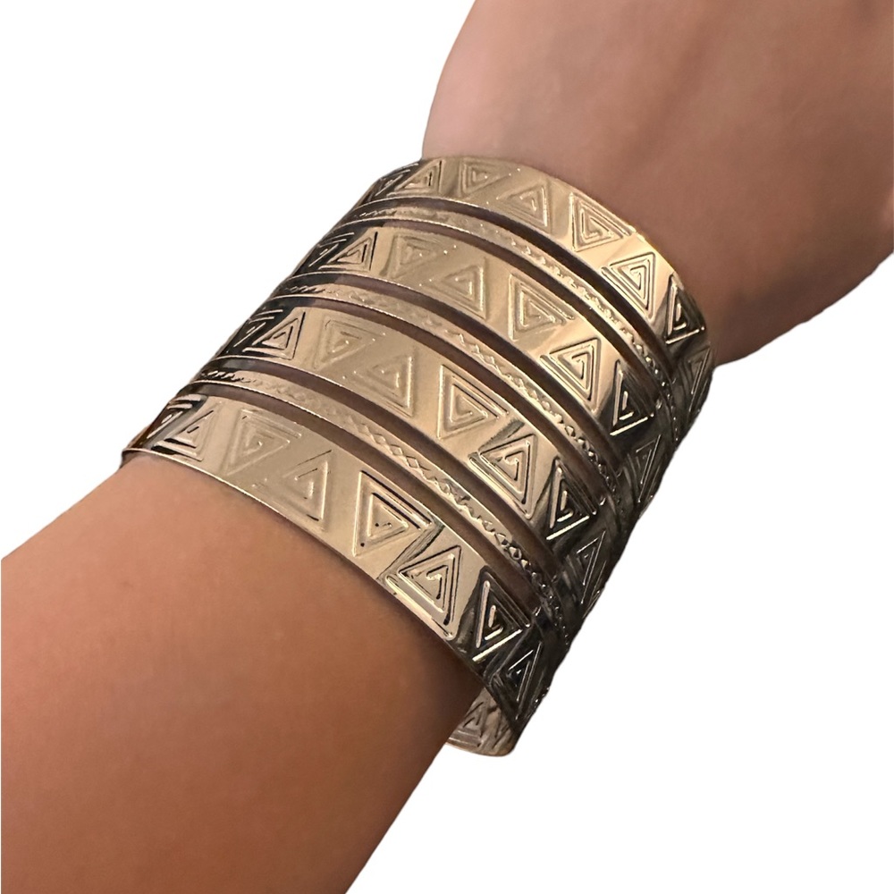 Stunning Silver Cuff Bangle with Aztec Emblems - Picture 3 of 7